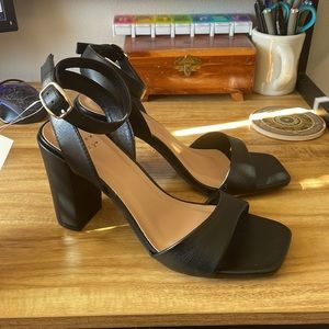 NWT A NEW DAY 4 INCH BLOCK HEEL 8W